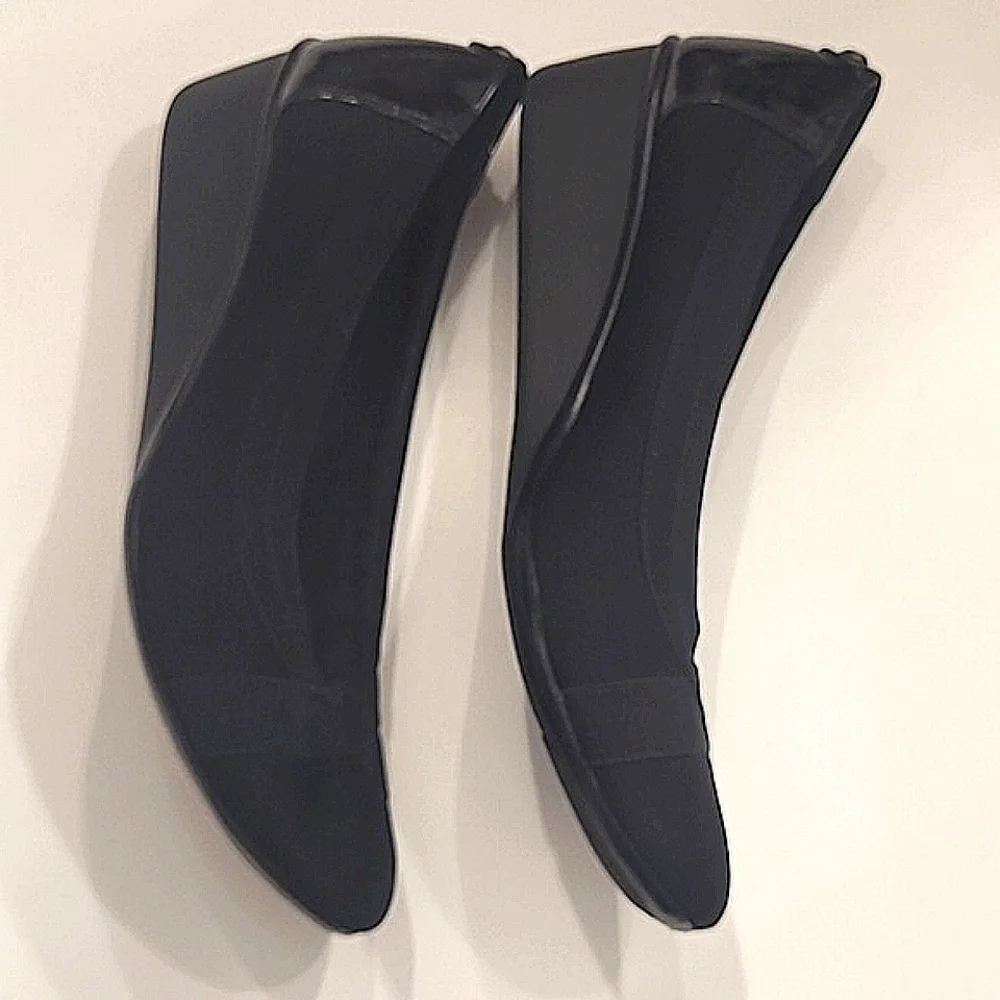 AK Sport Dani Slip On Wedges Criss-Cross Toe Glossy Heel Ballet Style Sz 10